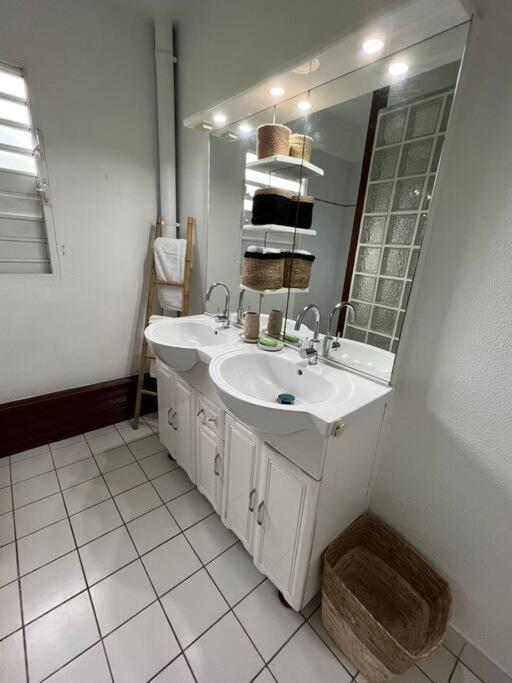 Appartement F4 Petit Bourg エクステリア 写真