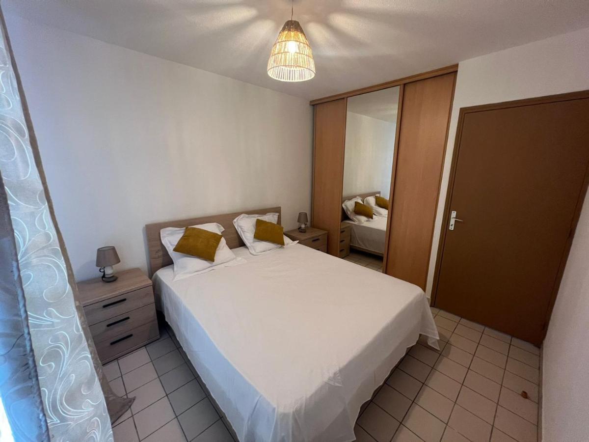 Appartement F4 Petit Bourg エクステリア 写真
